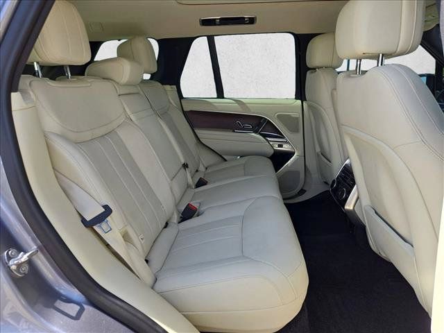 Used 2025 Land Rover Range Rover SE AWD/4WD image 17