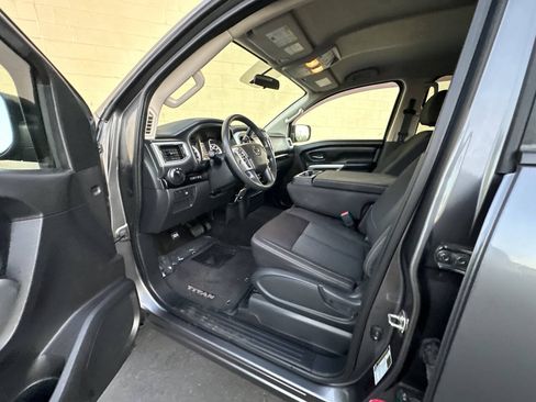 Used 2019 Nissan Titan SV AWD/4WD image 13