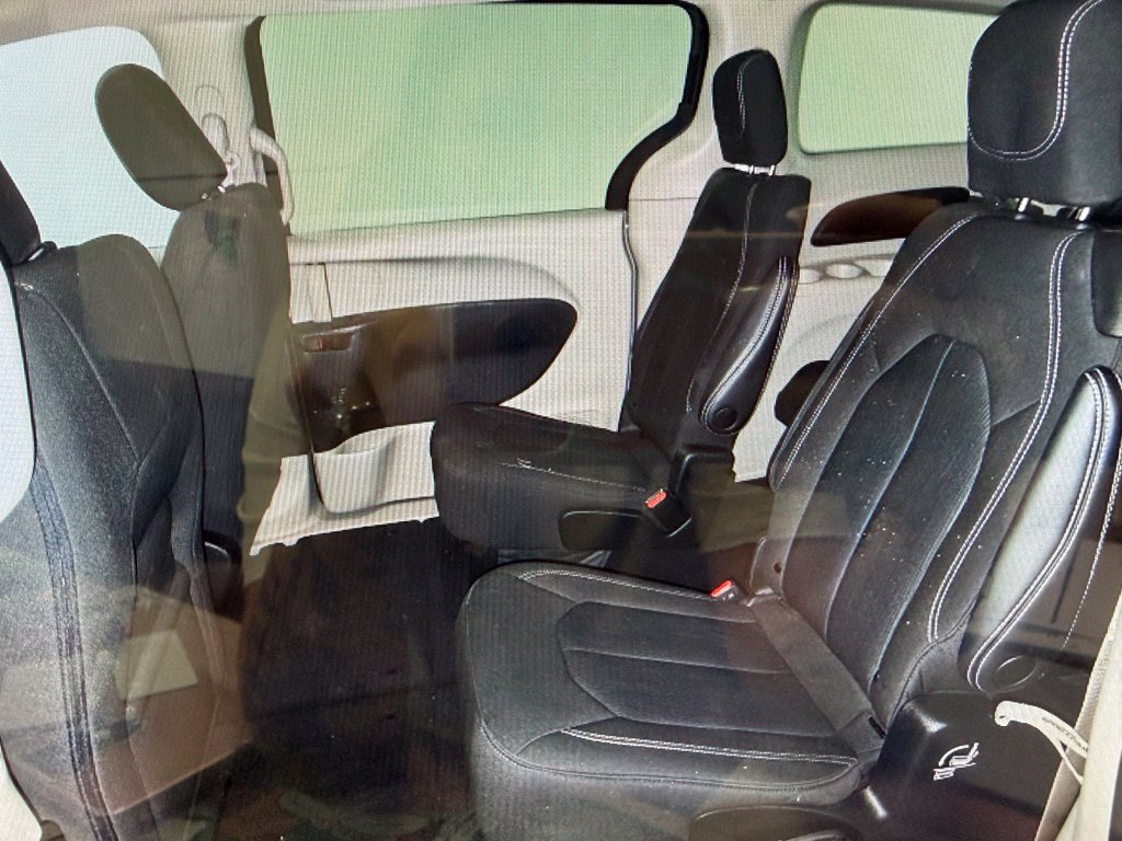 Used 2022 Chrysler Voyager LX FWD image 12