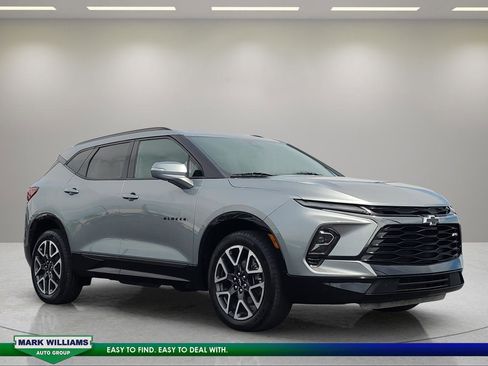 Used 2025 Chevrolet Blazer RS FWD image 1