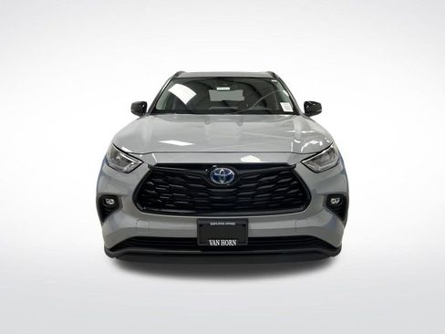 Used 2024 Toyota Highlander XLE image 11