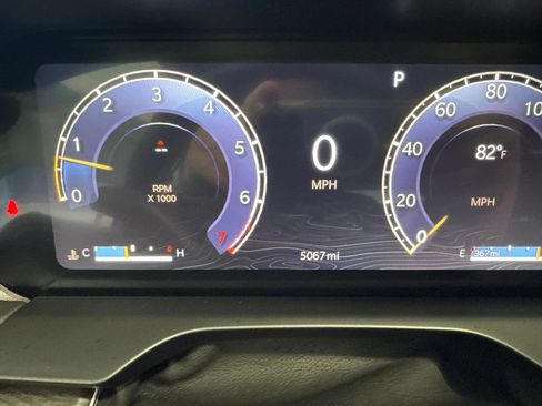 Used 2025 Jeep Grand Cherokee Limited w/ Luxury Tech Group II RWD image 22