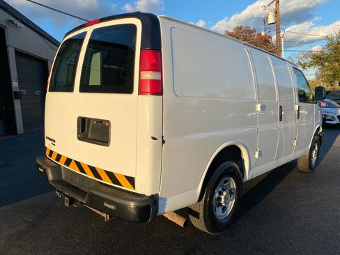 Used 2012 Chevrolet Express 2500 image 3