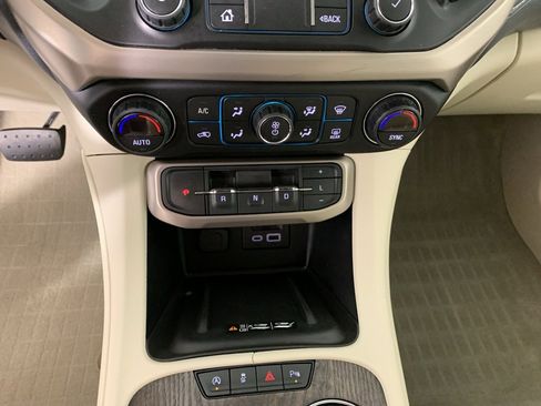 Used 2020 GMC Acadia Denali w/ Denali Ultimate Package image 27