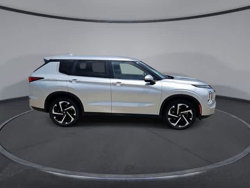 Used 2024 Mitsubishi Outlander SE FWD image 9