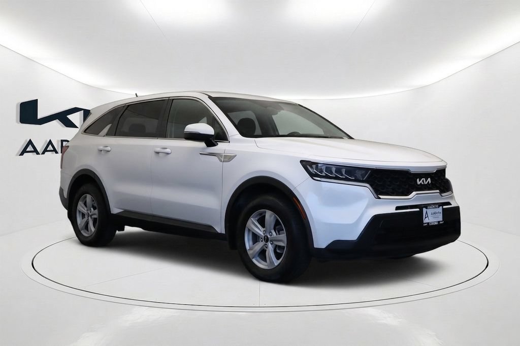 Used 2023 Kia Sorento LX FWD image 3