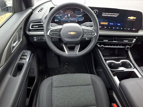 New 2026 Chevrolet Traverse LT w/ LPO, Floor Liner Package FWD image 8