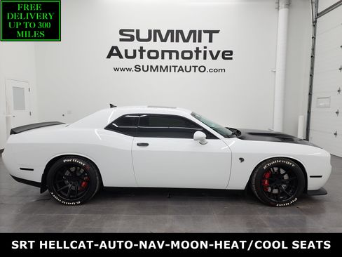 Used 2017 Dodge Challenger SRT Hellcat RWD image 1
