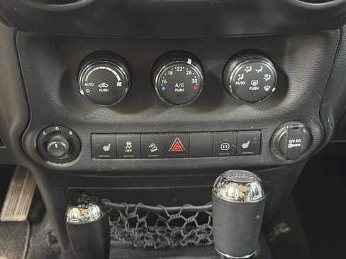 Used 2012 Jeep Wrangler Unlimited Sahara image 32