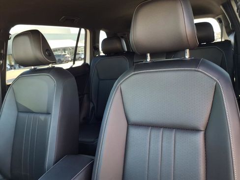 Certified 2022 Volkswagen Tiguan SE R-Line image 21