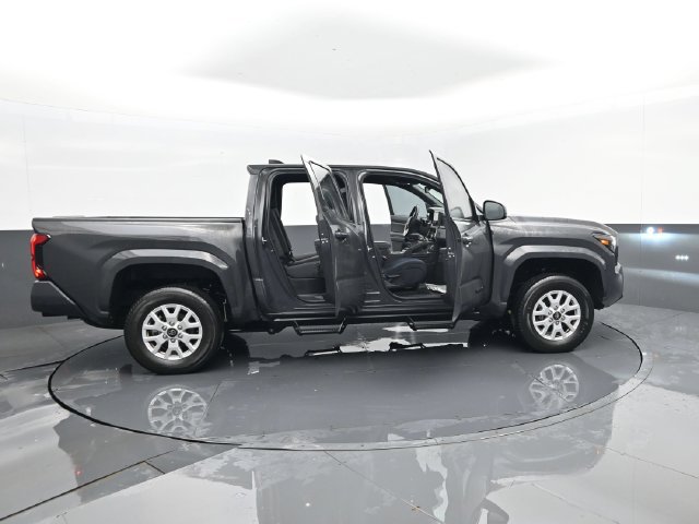 Used 2024 Toyota Tacoma SR5 w/ SR5 Upgrade Package AWD/4WD image 28