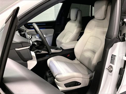 New 2025 Porsche Macan 4 Electric image 5