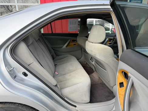 Used 2007 Toyota Camry LE image 16