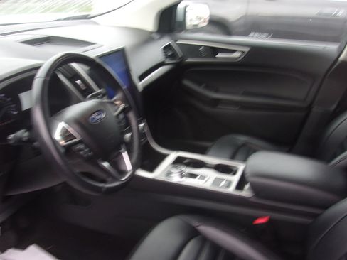 Used 2023 Ford Edge SEL image 3