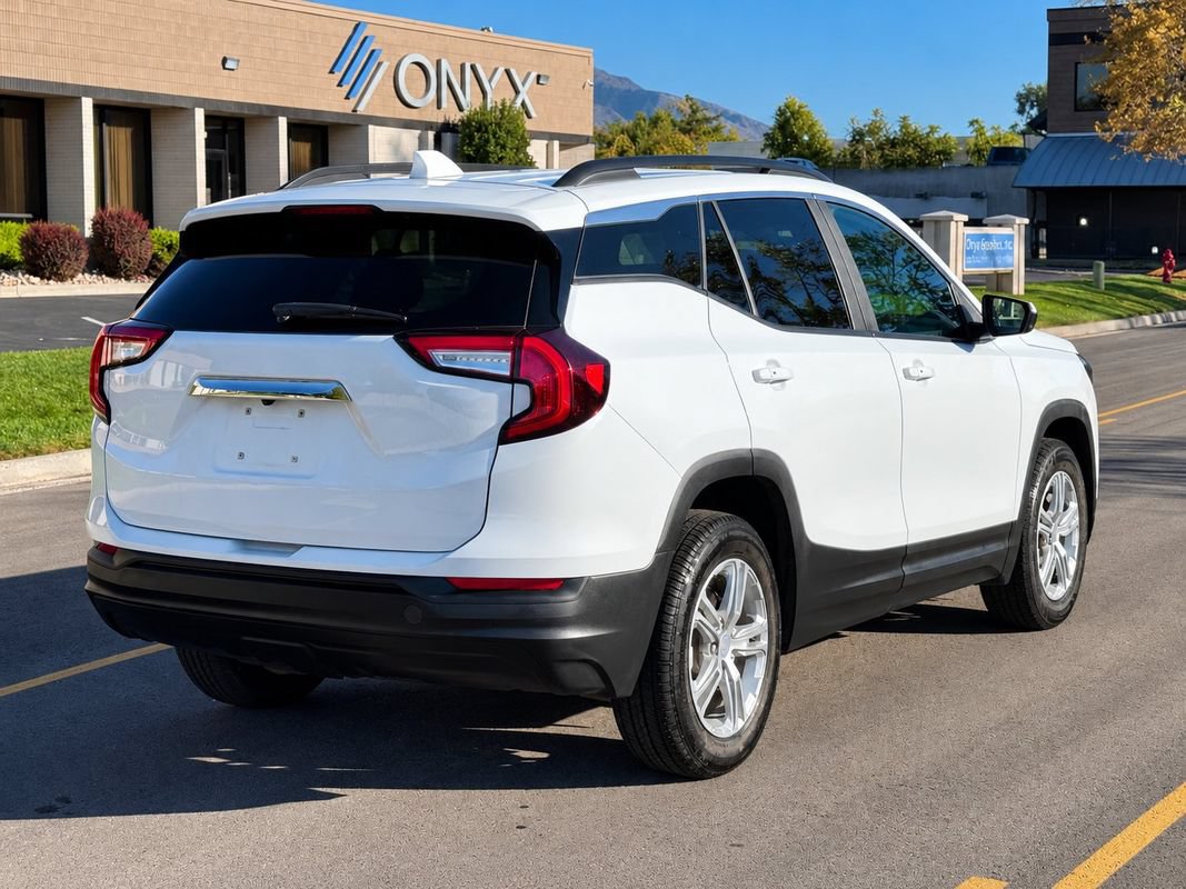 Used 2022 GMC Terrain SLE w/ Driver Convenience Package AWD/4WD image 4