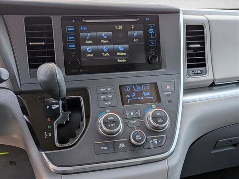 Used 2015 Toyota Sienna LE FWD image 13