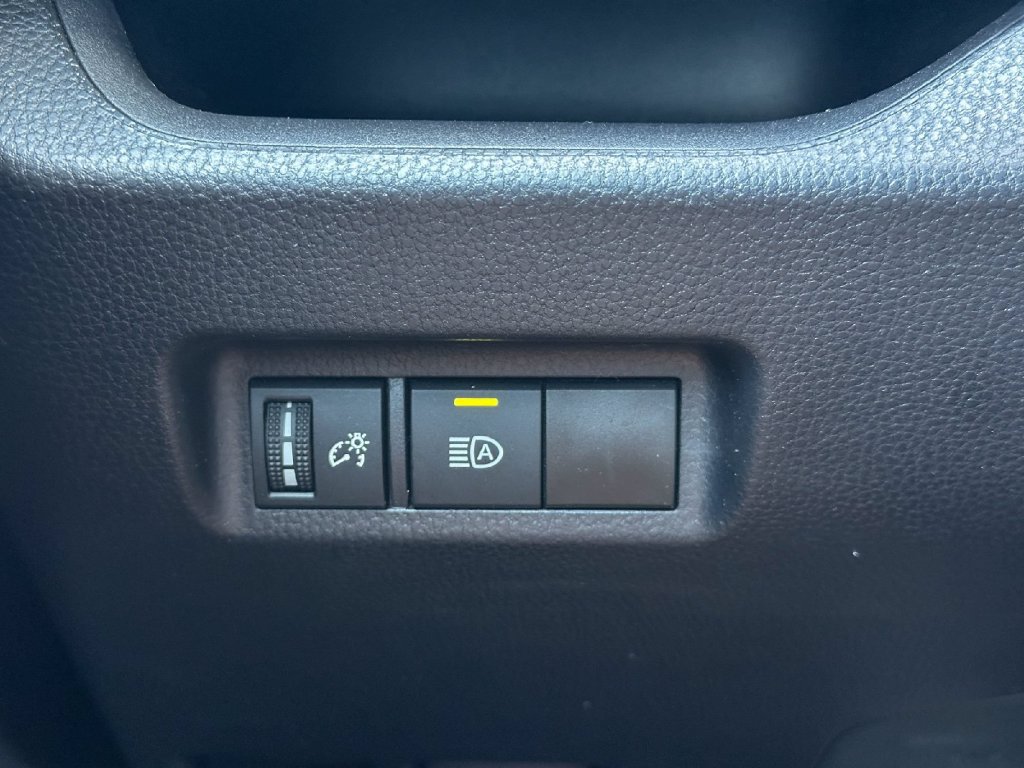 Used 2025 Toyota RAV4 XLE FWD image 37