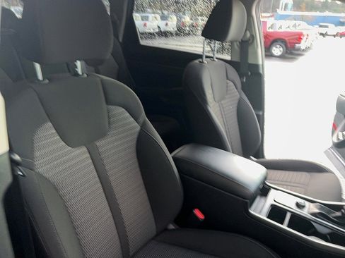 Used 2023 Kia Sorento LX image 29