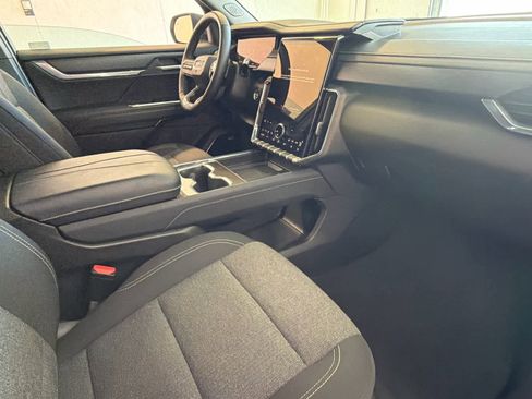 Used 2025 GMC Acadia Elevation image 32