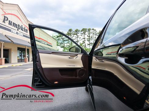 Used 2016 Lexus ES 350 w/ Luxury Package w/Wood Trim FWD image 12