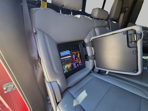 Used 2022 Chevrolet Silverado 1500 LT w/ Z71 Off-Road Package image 9