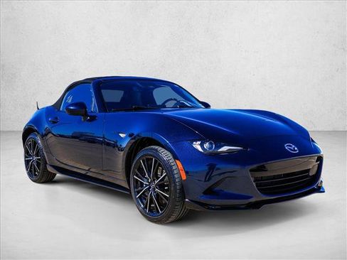 Used 2025 MAZDA MX-5 Miata Grand Touring w/ Appearance Package RWD image 3