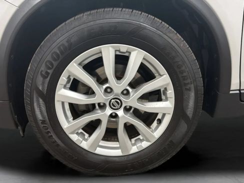 Used 2017 Nissan Rogue SV FWD image 27