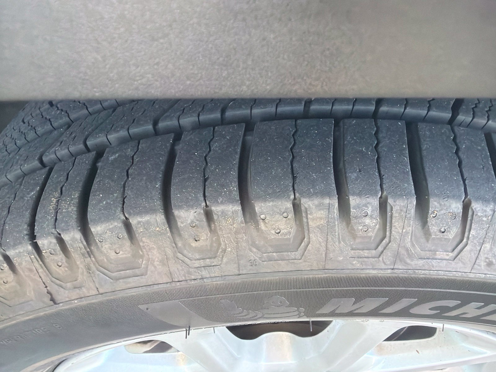 Used 2016 Jeep Cherokee Latitude w/ Safety/Convenience Group FWD image 3