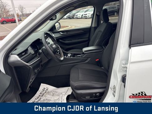 Used 2023 Jeep Grand Cherokee L Laredo image 20