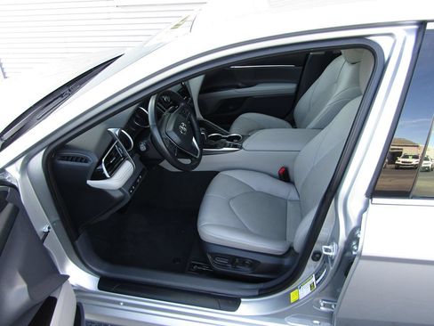 Used 2023 Toyota Camry XLE FWD image 4