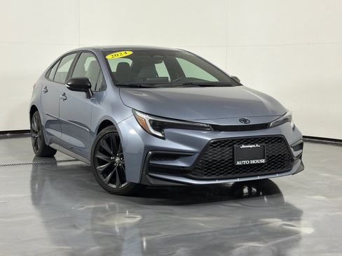 Used 2024 Toyota Corolla SE w/ SE Convenience Package FWD image 2
