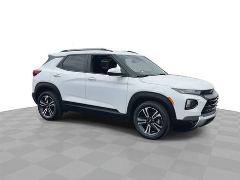 Certified 2023 Chevrolet TrailBlazer LT w/ LPO, Blackout Package FWD image 2
