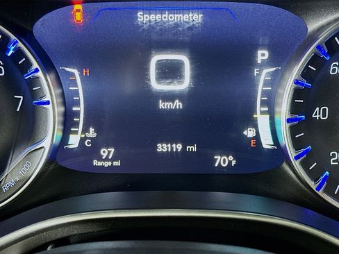 Used 2021 Chrysler Pacifica Touring image 19