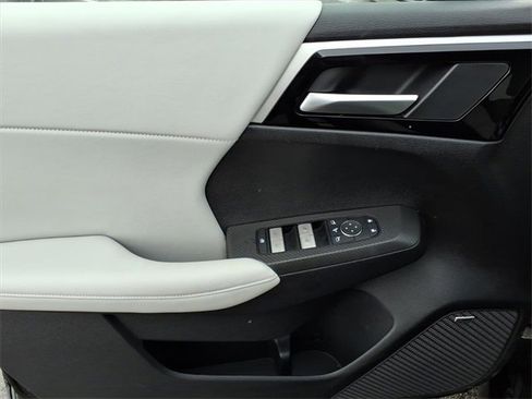 Used 2025 Mitsubishi Outlander AWD image 9