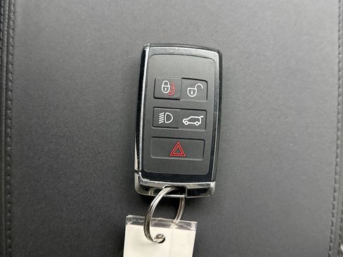 Used 2023 Land Rover Discovery Sport SE image 23