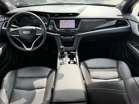 Used 2025 Cadillac XT6 Premium Luxury image 13