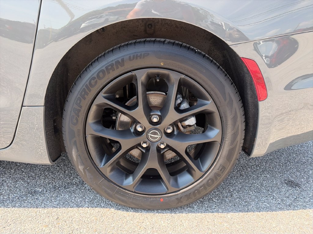Used 2025 Chrysler Pacifica Limited FWD image 49