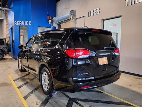 Used 2024 Chrysler Voyager LX image 5