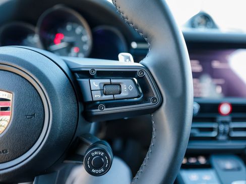 Certified 2025 Porsche Macan Turbo image 16