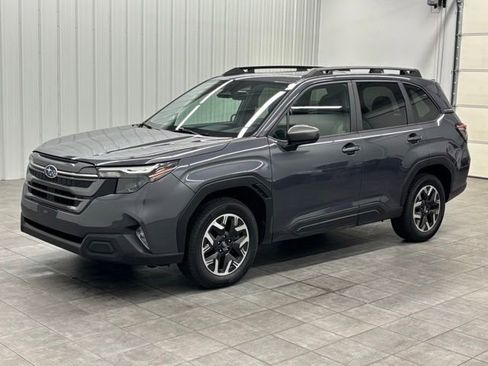 Used 2025 Subaru Forester Premium AWD/4WD image 5
