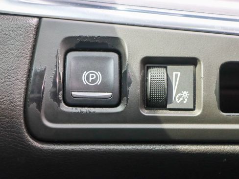 Used 2018 Cadillac XT5 Premium Luxury FWD image 31