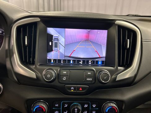 Used 2022 GMC Terrain SLT w/ Tech Package image 18