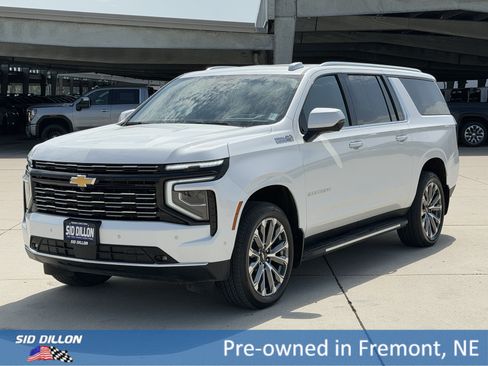 Certified 2025 Chevrolet Suburban High Country AWD/4WD image 1