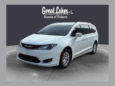Used 2018 Chrysler Pacifica Touring-L FWD image 1