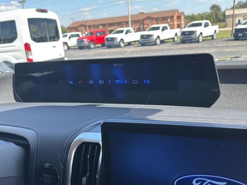 New 2025 Ford Expedition Max Platinum w/ Driver's Package image 24