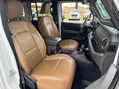 Used 2023 Jeep Wrangler Unlimited Sahara w/ Cold Weather Group image 12