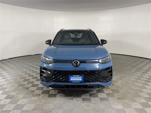 New 2025 Volkswagen Tiguan SE R-Line image 24