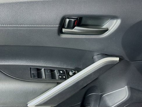 Used 2024 Toyota Corolla Cross SE image 18
