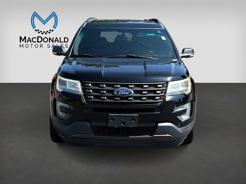 Used 2017 Ford Explorer XLT w/ Equipment Group 202A FWD image 3