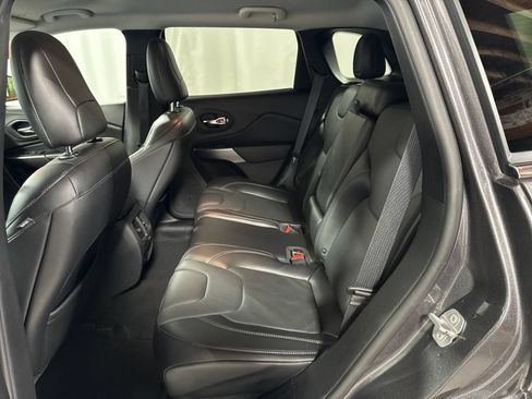 Used 2019 Jeep Cherokee Limited AWD/4WD image 5